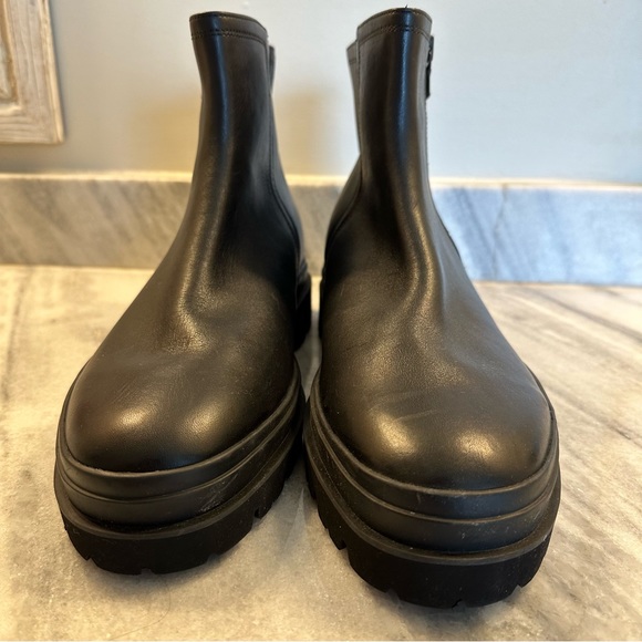 Like new Vince black Leather Chelsea boots - Picture 6 of 6